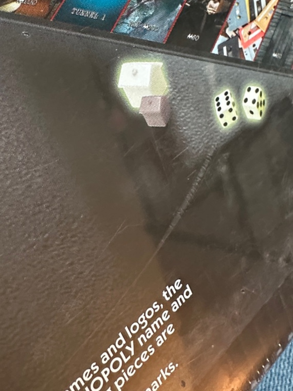Stranger Things Monopoly Collector's Edition - Picture 3 of 7